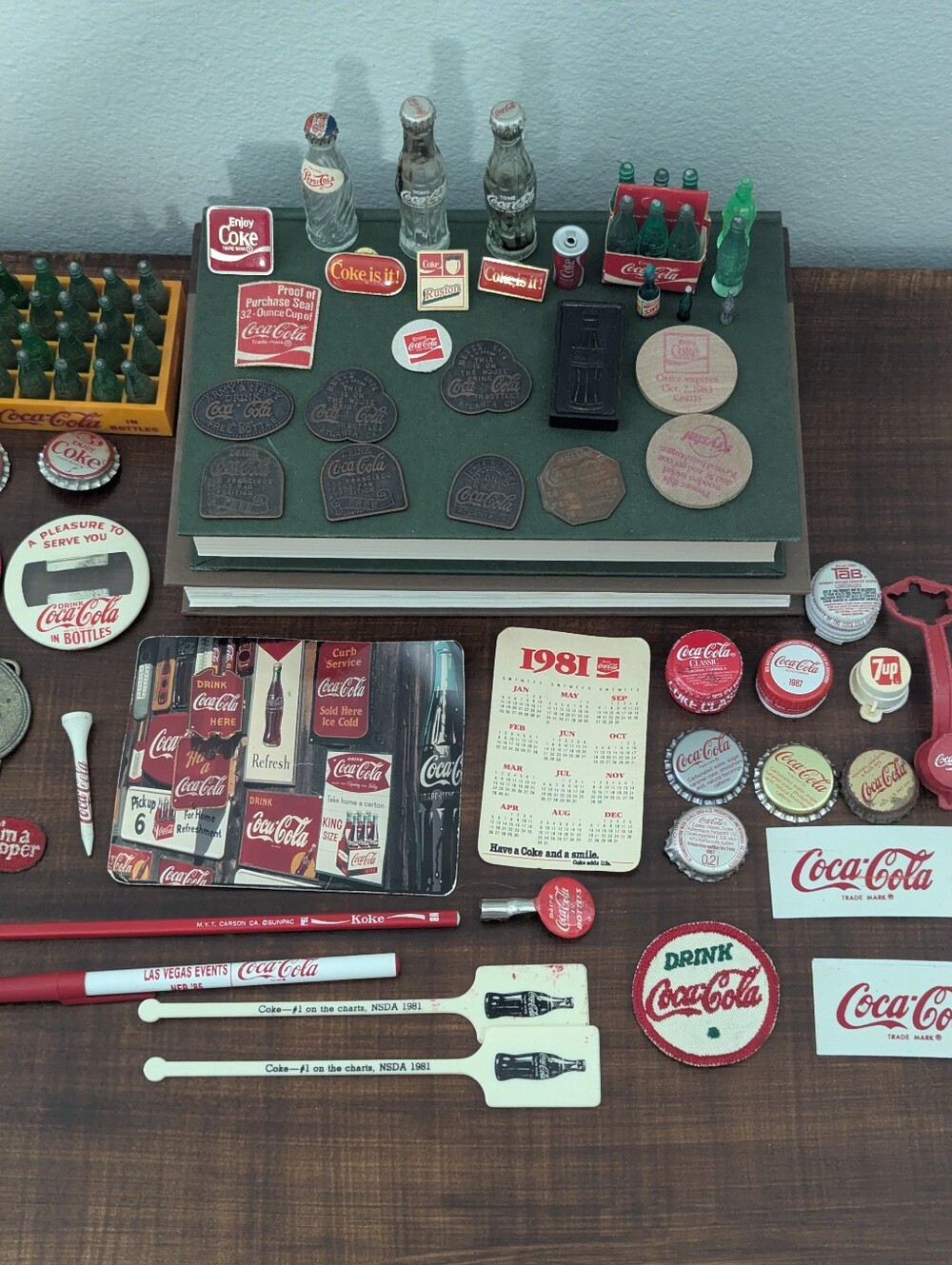 Huge Vintage Coca-Cola Collectibles Estate Lot - Corgi Diecast, Pins, Trays, Bot - Picture 4 of 9